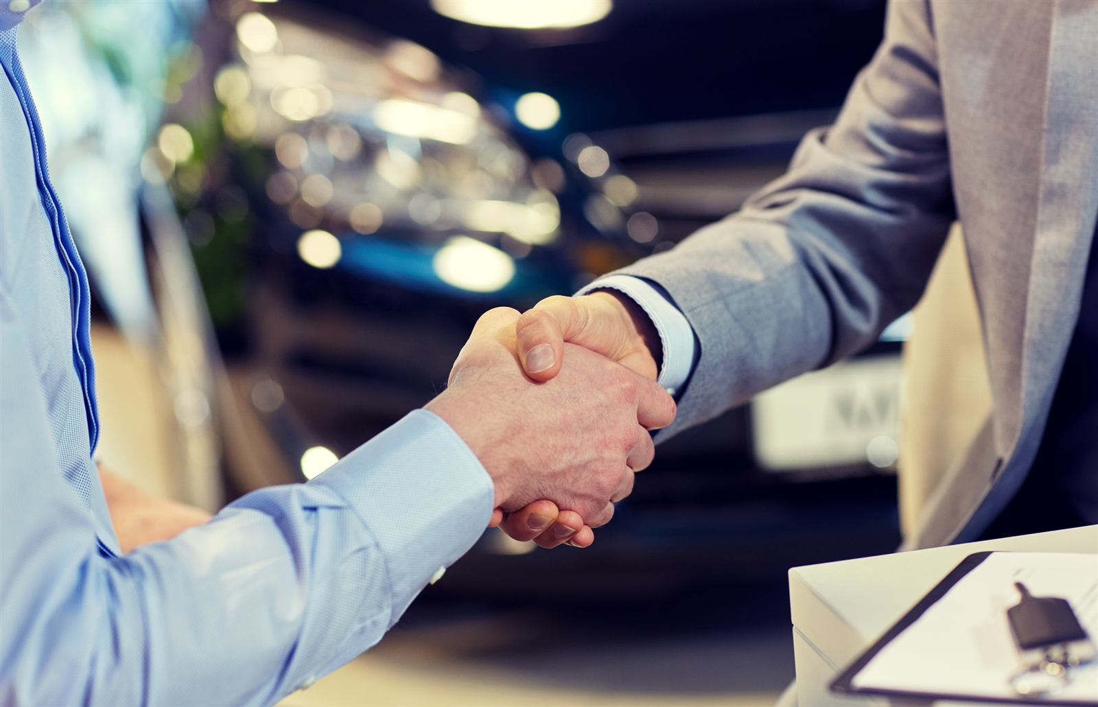 A dealer and a member of the WAS team shaking hands